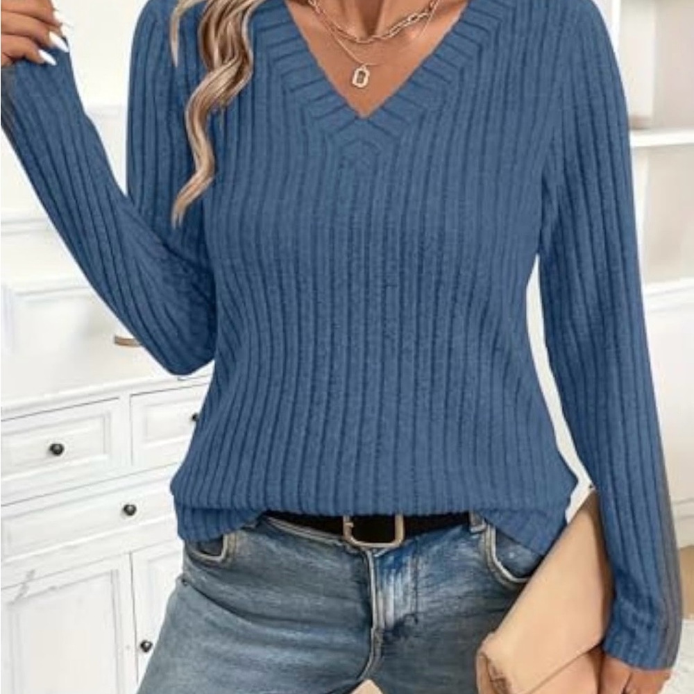 Set of 2 V-Neck Ribbed Knit Sweaters - Blue and Cream